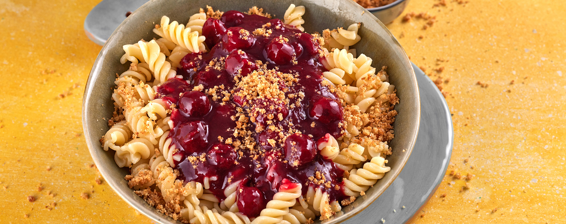 6 23 Nudeln Mit Kirschen Und Butterbroeseln 1920x760px