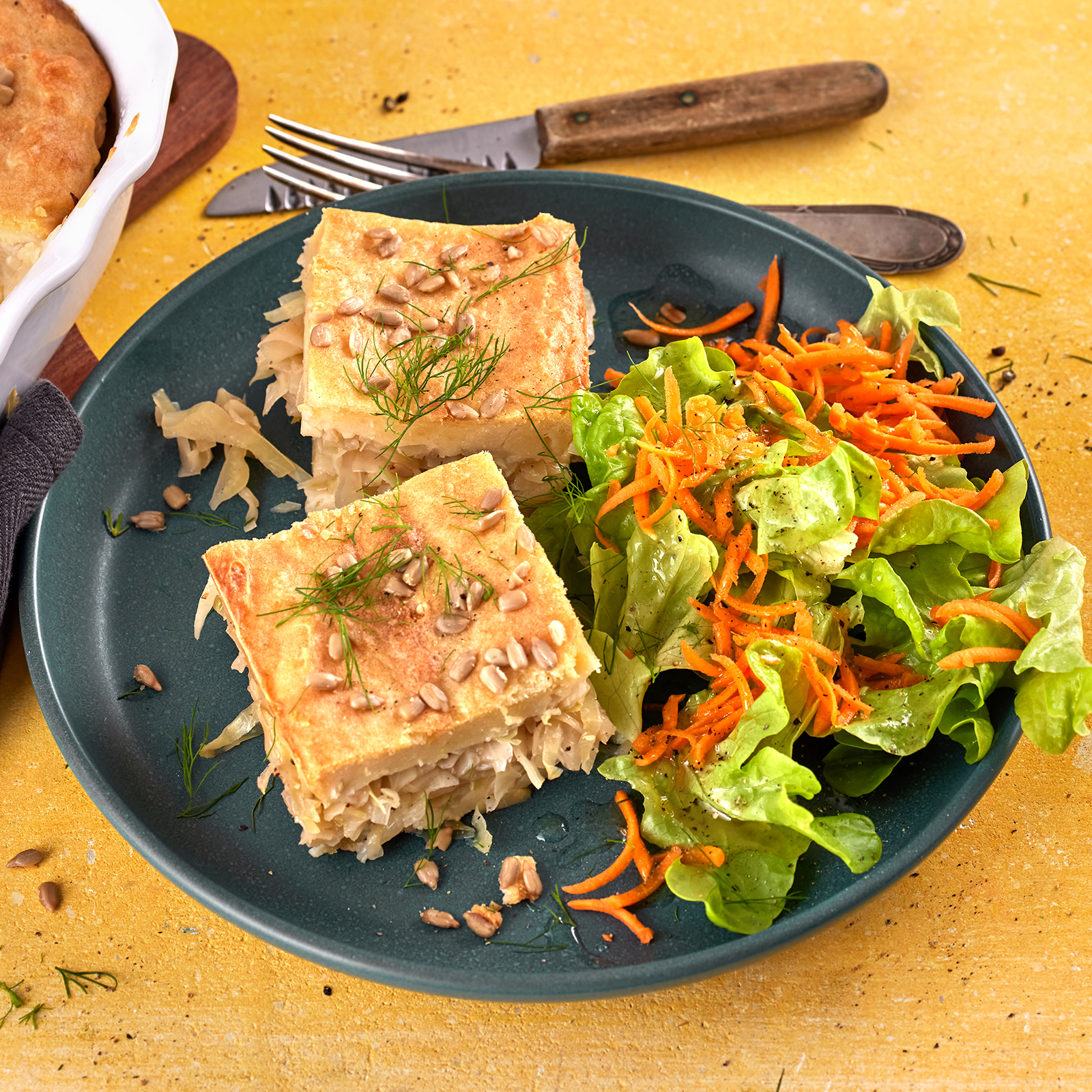 6 23 Weisskohlkuchen Mit Gemischtem Salat 1600x1600px