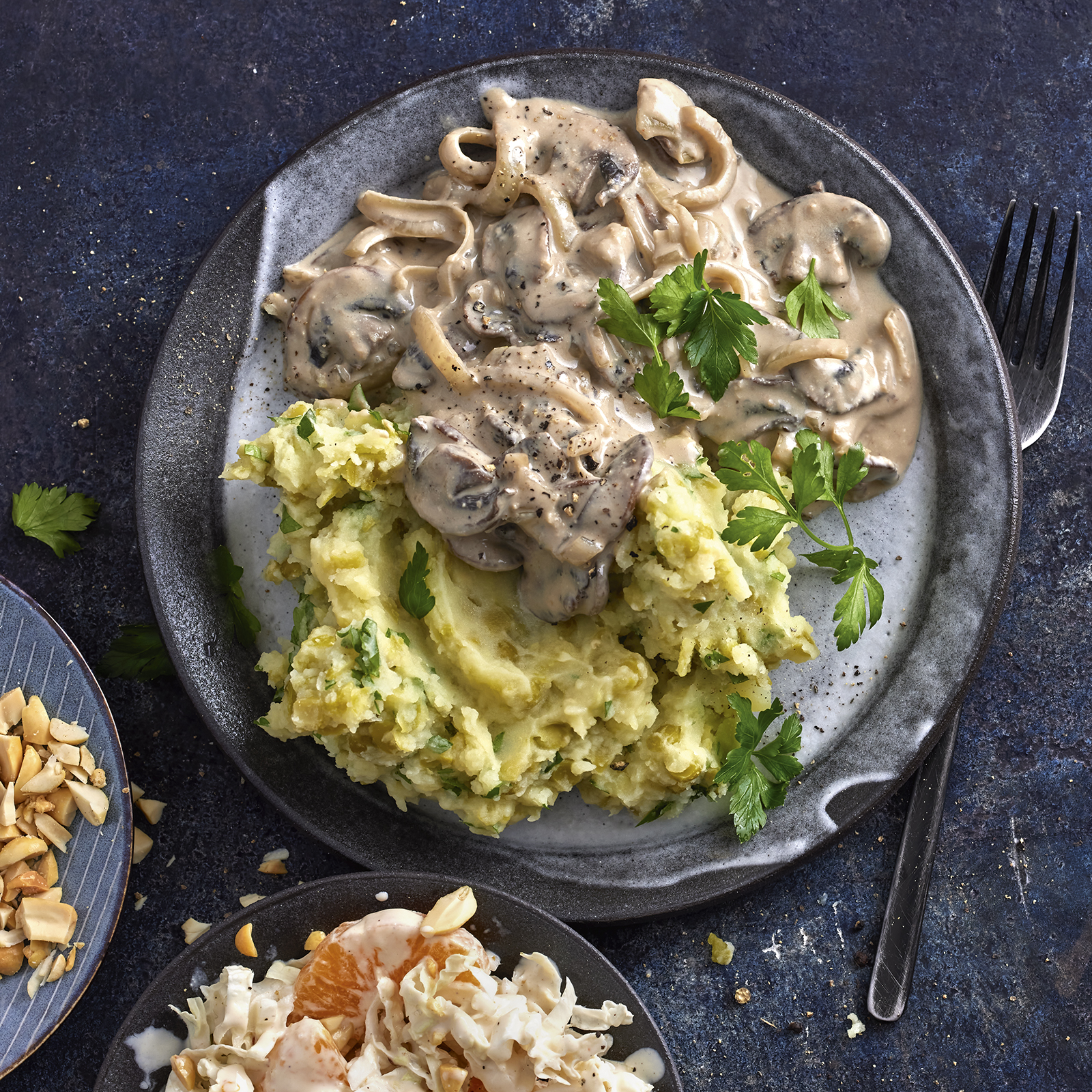 1 24 Erbsen Kartoffel Pueree Mit Pilzgemuese Und Chinakohl Salat 1600x1600px