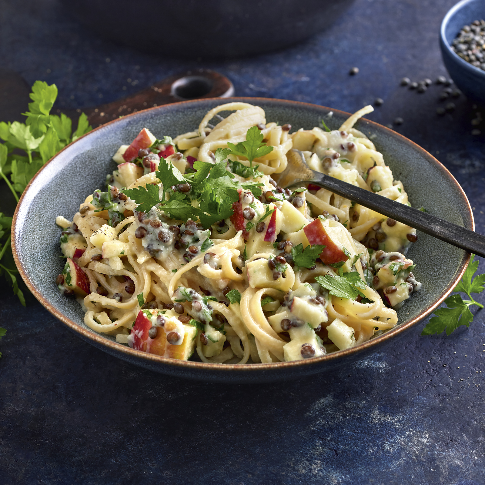 1 24 Linguine Mit Cremiger Apfel Linsen Sosse 1600x1600px