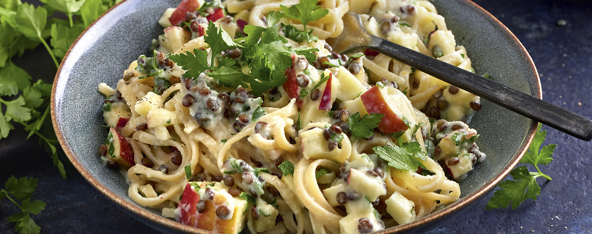 1 24 Linguine Mit Cremiger Apfel Linsen Sosse 1920x760px