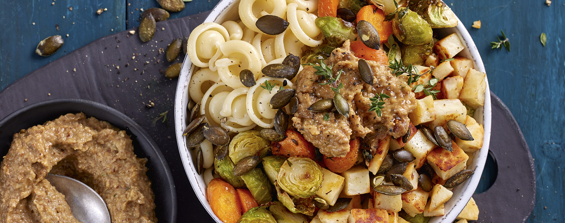 1 24 Pasta Bowl Mit Halloumi Und Feigenpesto 1920x760px