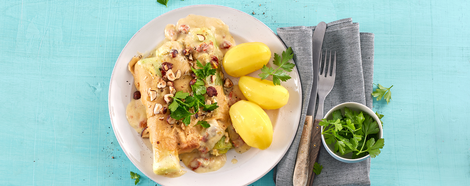 1 24 Vegane Gebackene Lauchroellchen Mit Salzkartoffeln 1920x760px