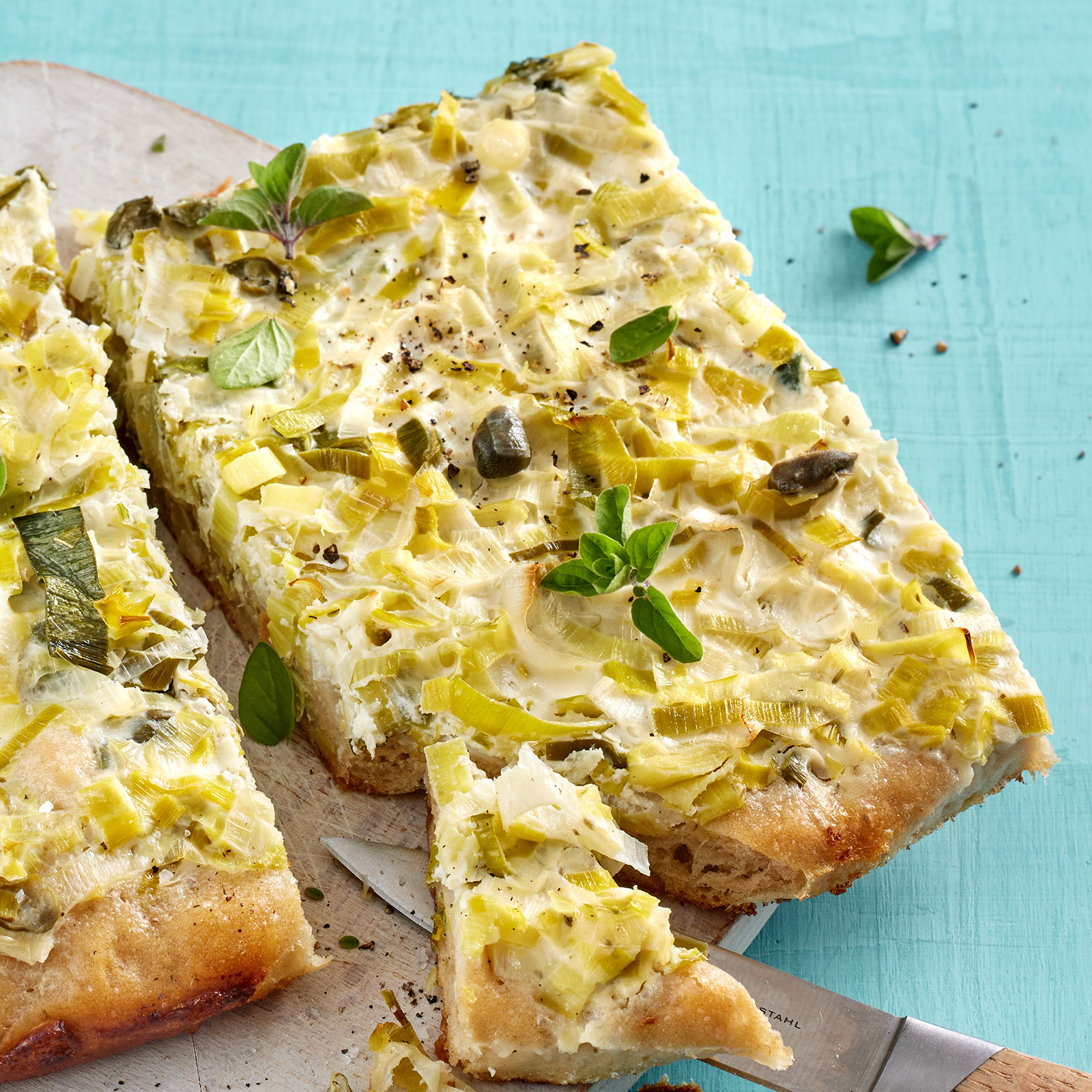 1 24 Veganer Wuerziger Lauchkuchen 1600x1600px