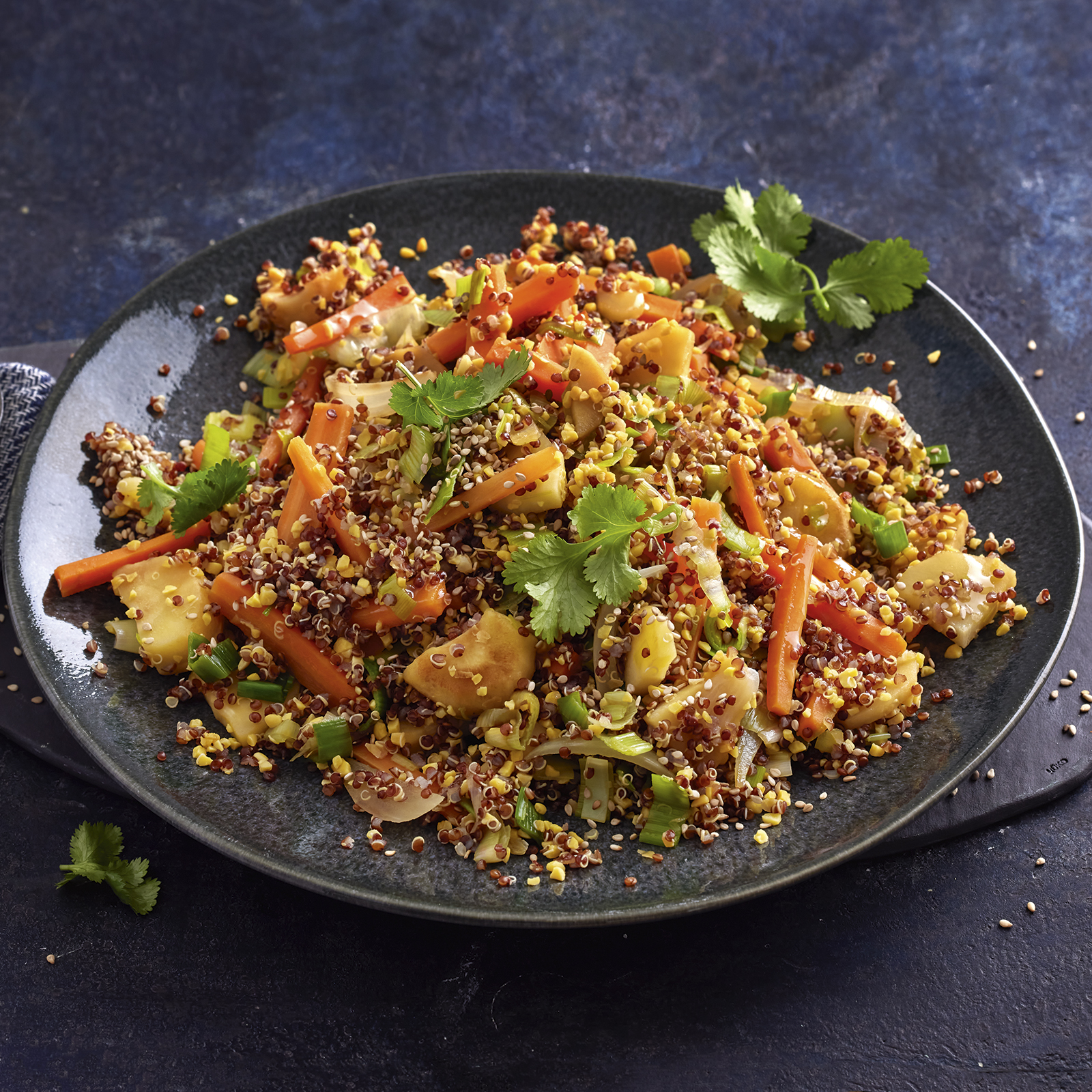 1 24 Wintergemuese Wok Mit Suesslupinenschrot Und Quinoa 1600x1600px
