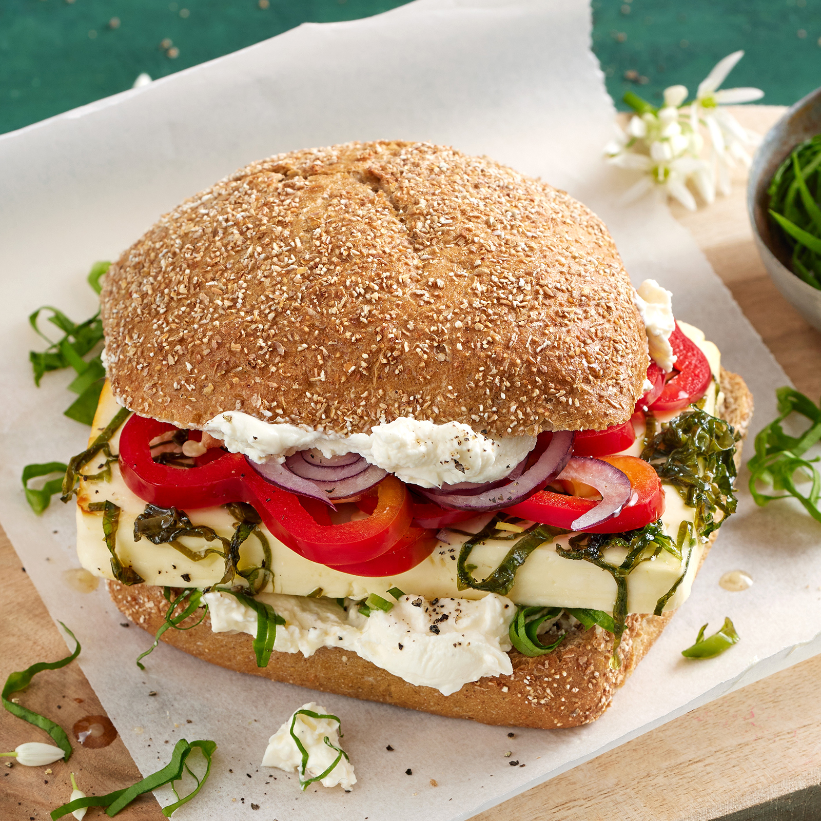 2 24 Baerlauch Feta Burger 1600x1600px