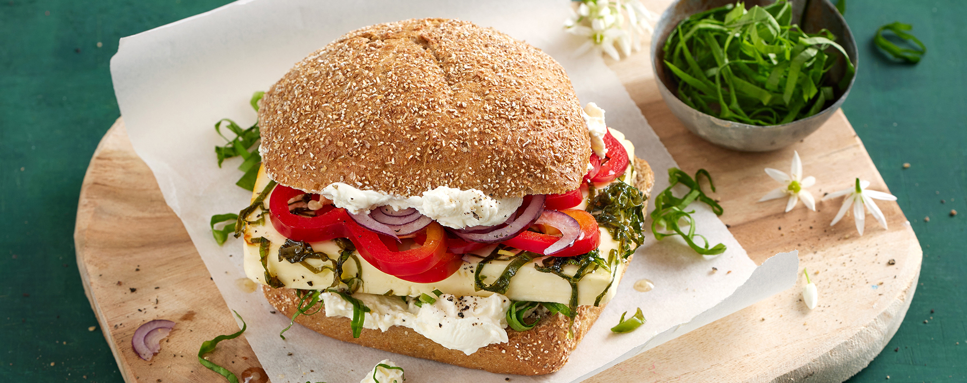 2 24 Baerlauch Feta Burger 1920x760px