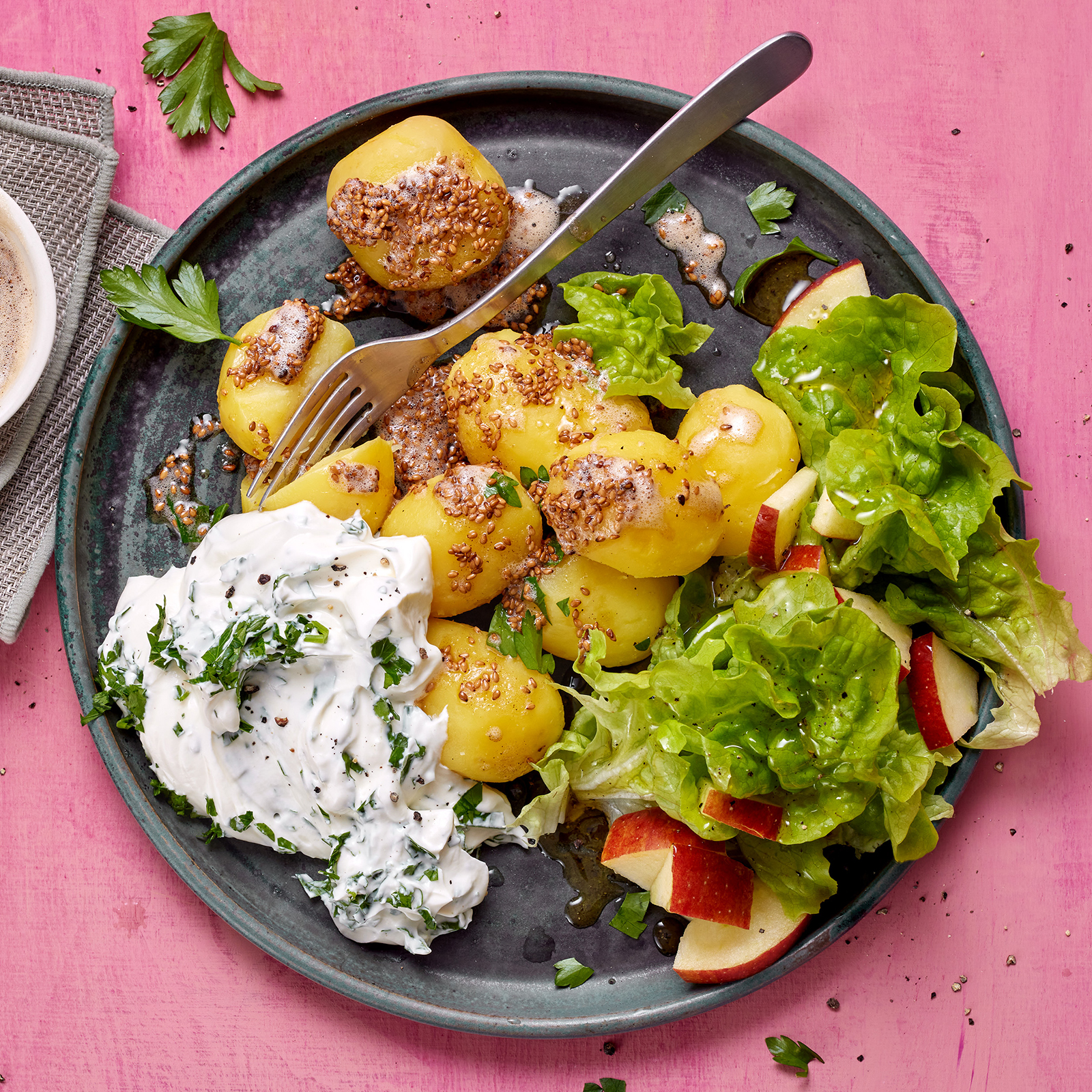 2 24 Pellkartoffeln Mit Sesambutter 1600x1600px