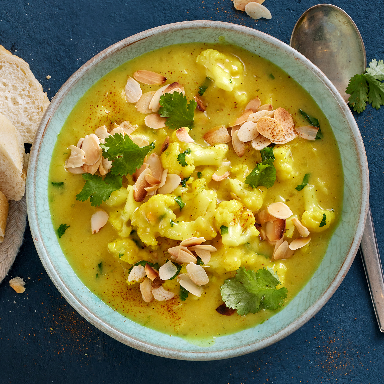 3 24 Currysuppe Mit Blumenkohlroeschen 1600x1600px