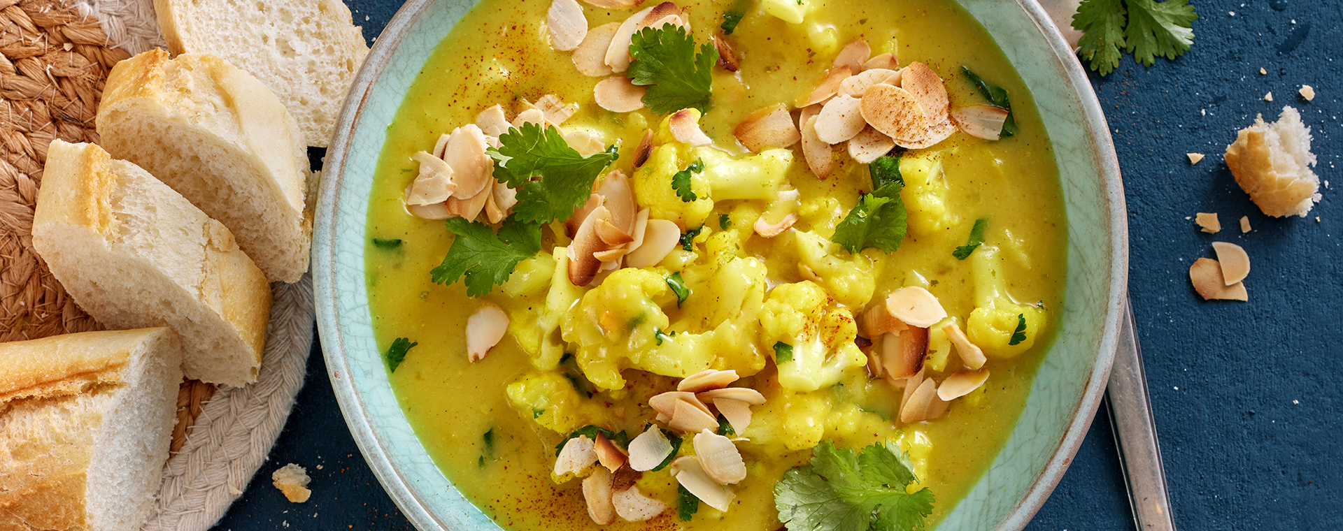 3 24 Currysuppe Mit Blumenkohlroeschen 1920x760px