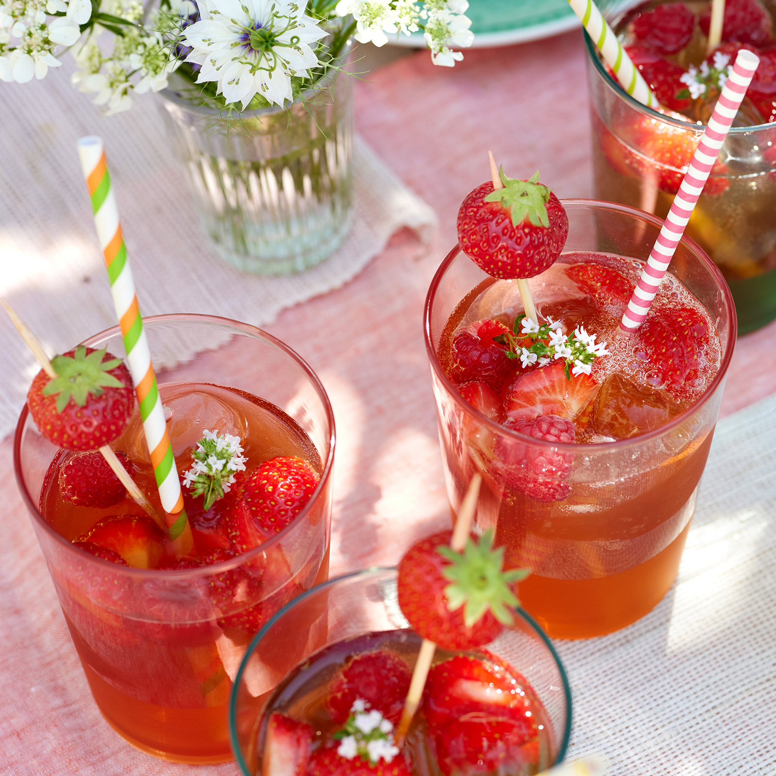 3 24 Earl Grey Bowle Mit Beeren 1600x1600px