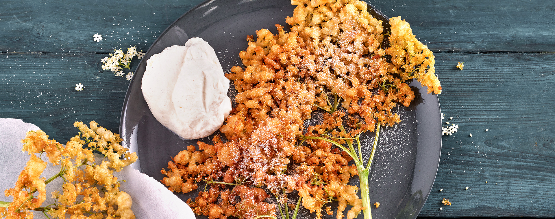 3 24 Holunderbluetenkuechlein Mit Zitronensahne 1920x760px