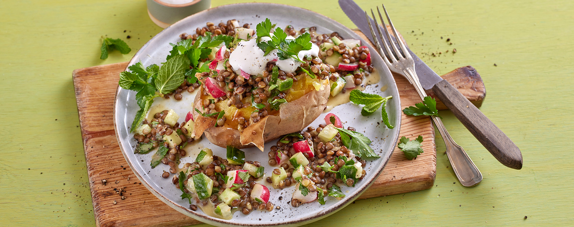 3 24 Kumpir Mit Linsensalat Und Joghurtdip 1920x760px