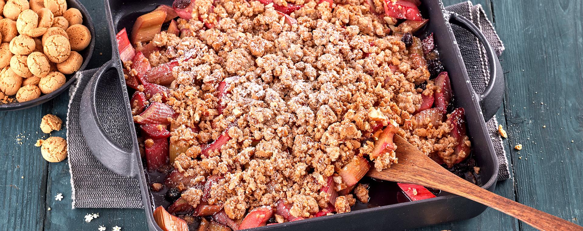 3 24 Rhabarber Crumble 1920x760px