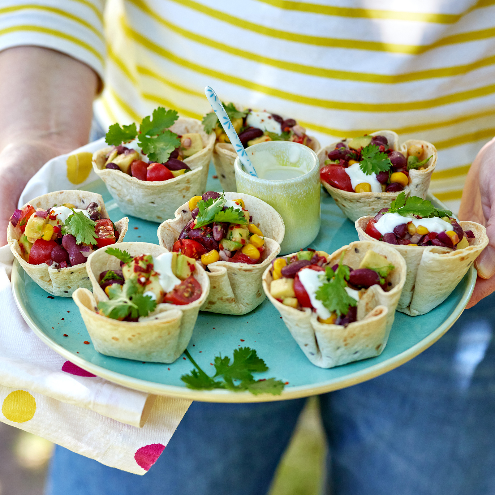 3 24 Taco Cups Mit Bohnen Mais Salat 1600x1600px