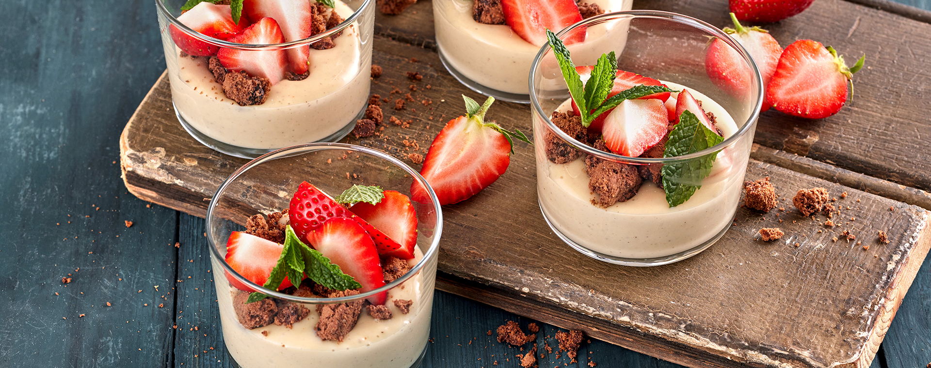 3 24 Weisse Schokoladencreme Mit Erdbeeren 1920x760px