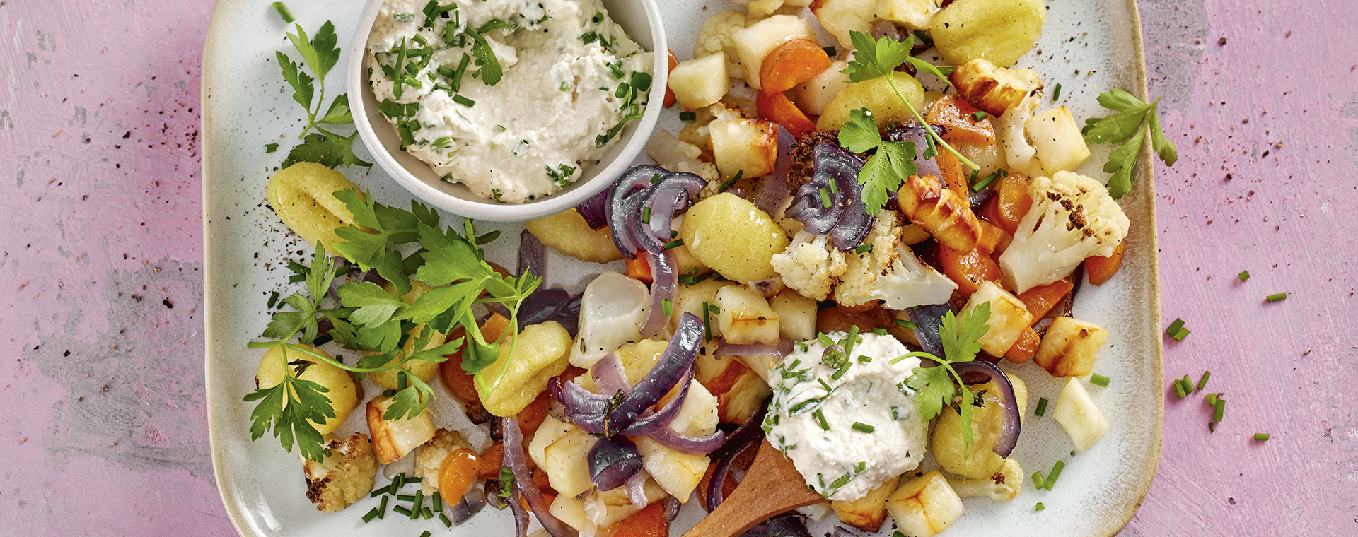 4 24 Gemuese Gnocchi Blech Mit Feta Dip 1920x760px