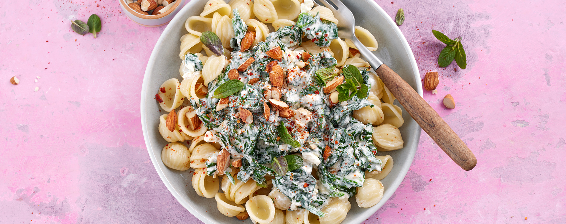 4 24 Orecchiette Mit Spinat Feta Sosse 1920x760px