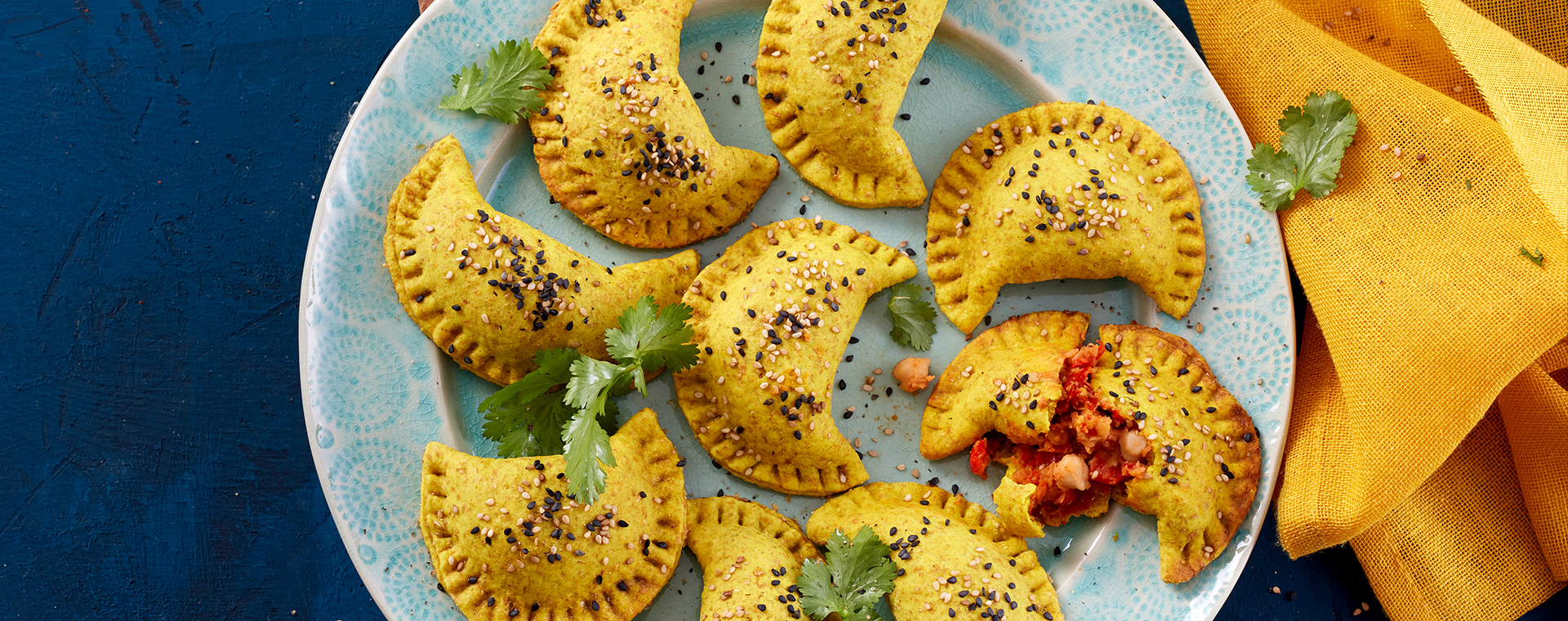 4 24 Teigtaschen Mit Paprika Kichererbsen Fuellung 1920x760px