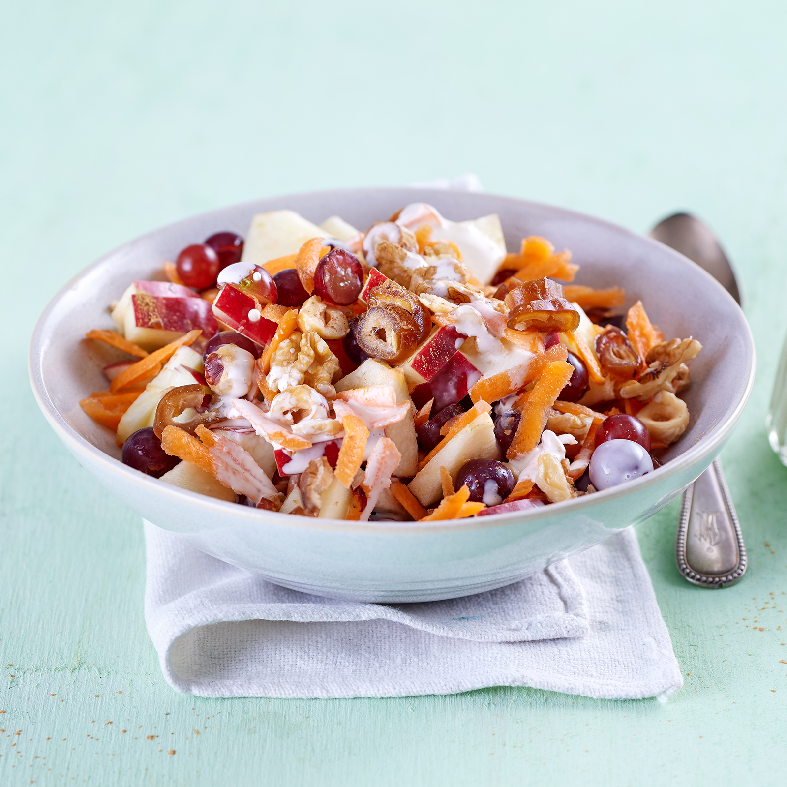 5 24 Herbstlicher Obstsalat Mit Nuessen Und Datteln 1600x1600px