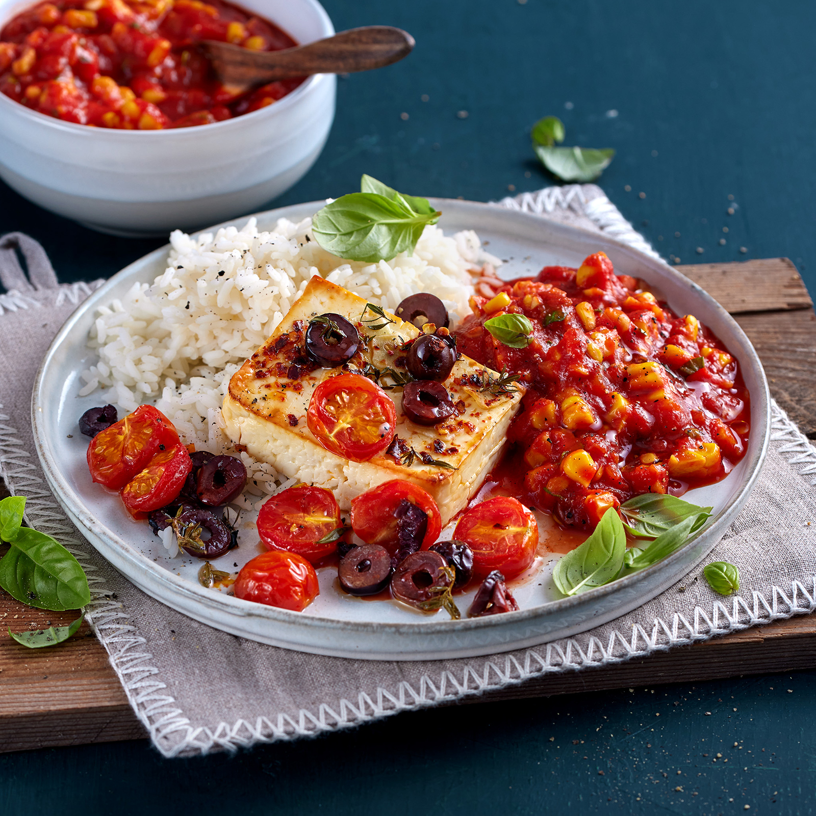 5 24 Mediterraner Ofenfeta Mit Mais Tomaten Sosse 1600x1600px