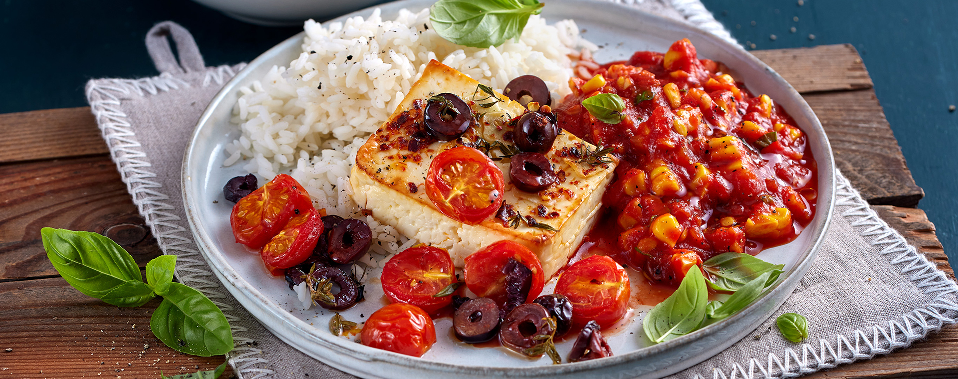 5 24 Mediterraner Ofenfeta Mit Mais Tomaten Sosse 1920x760px
