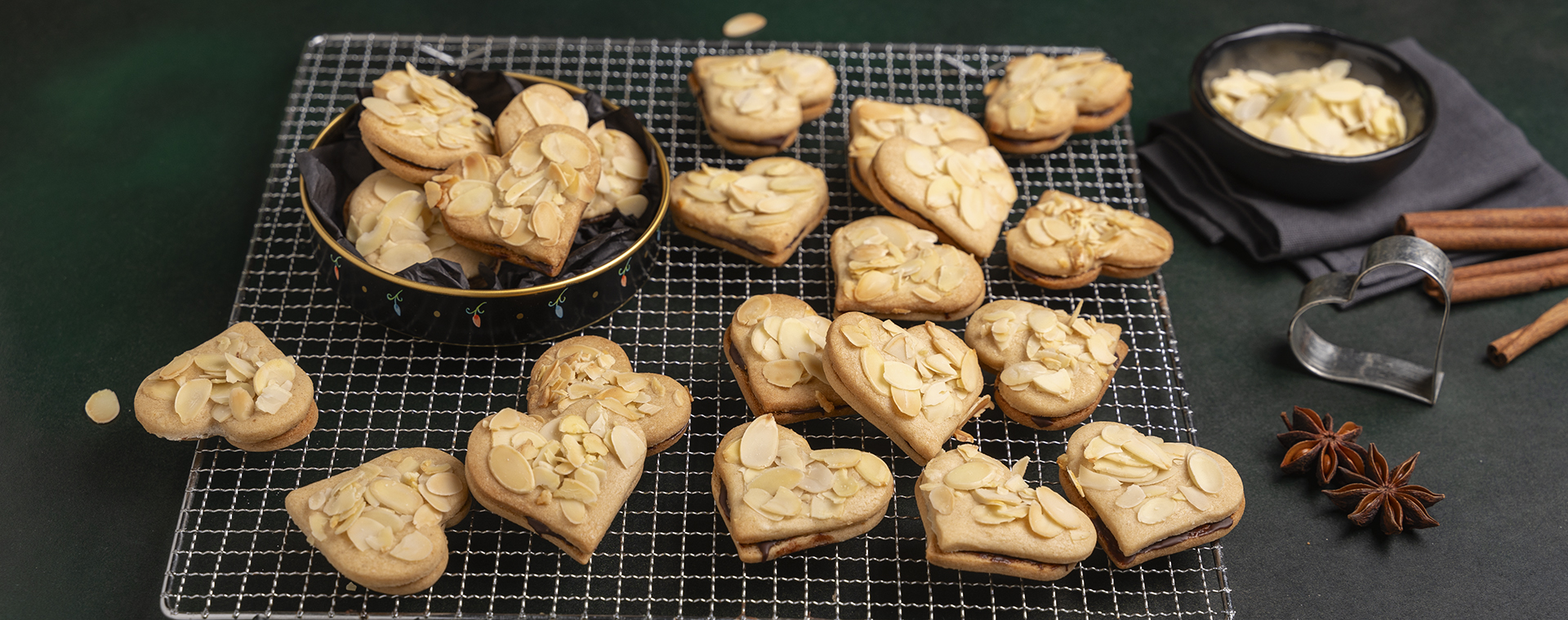 6 24 Gefuellte Spekulatiusherzen 1920x760px