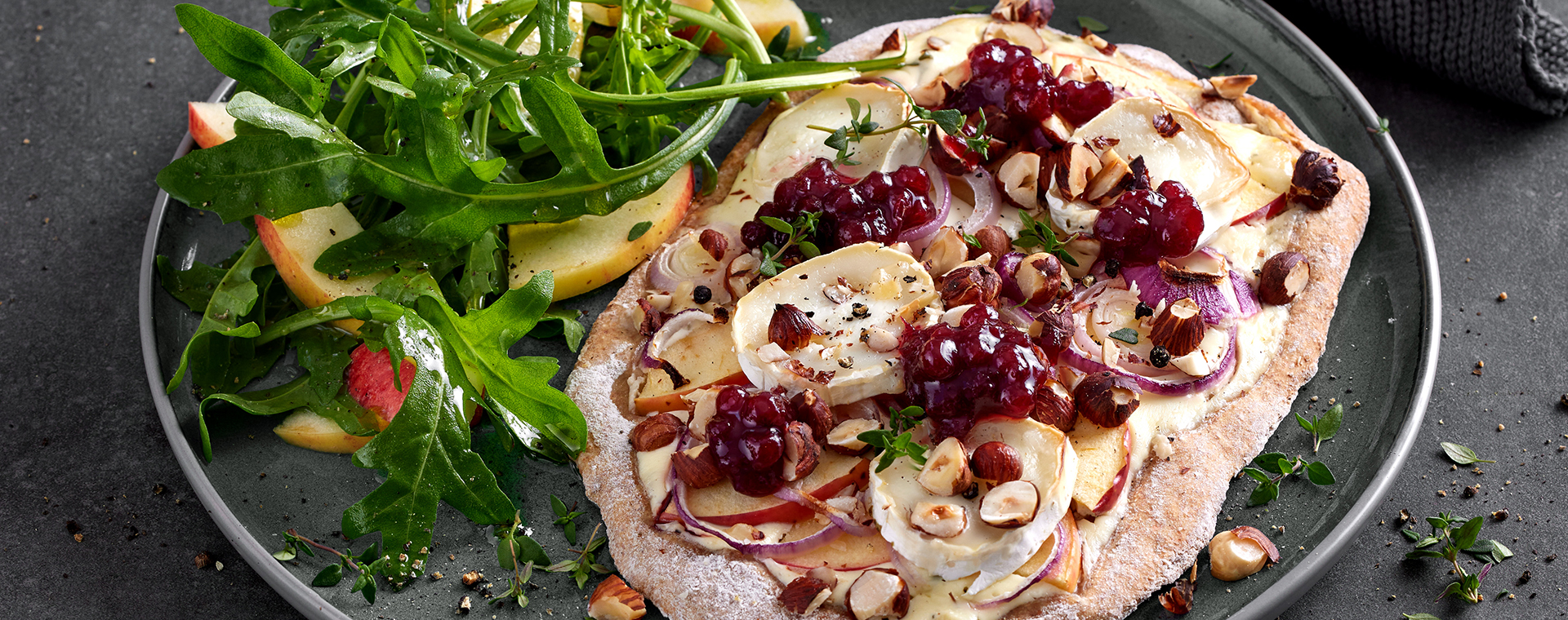 6 24 Haselnuss Flammkuchen Mit Ziegenkaese 1920x760px