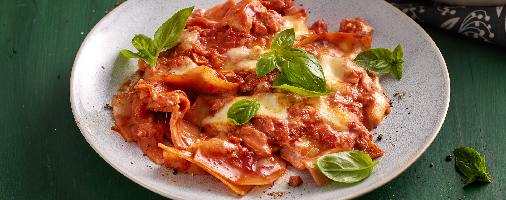 6 24 Pfannenlasagne Mit Blumenkohl Walnuss Bolognese 1920x760px