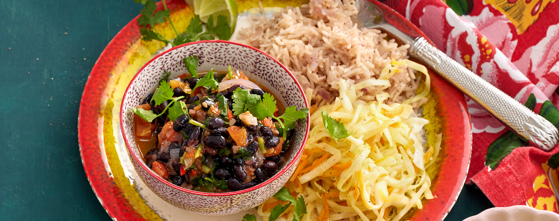 6 24 Schwarze Bohnen Eintopf Mit Pilau Und Kohl 1920x760px