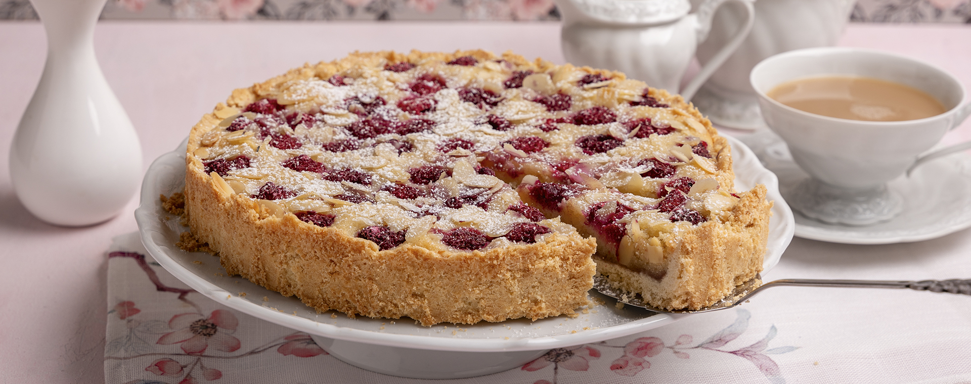 1 25 Bakewell Tart Mit Himbeeren 1920x760px