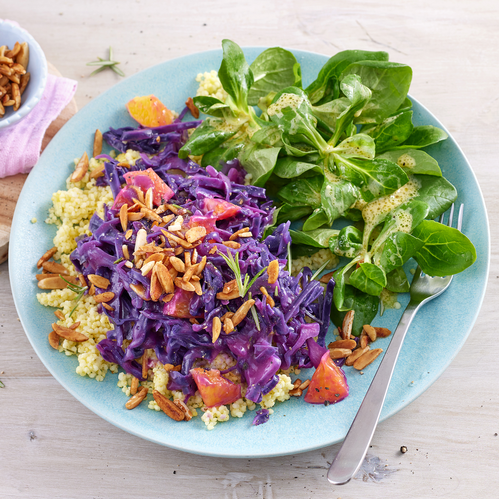 1 25 Fruchtiger Rotkohl Auf Hirse 1600x1600px