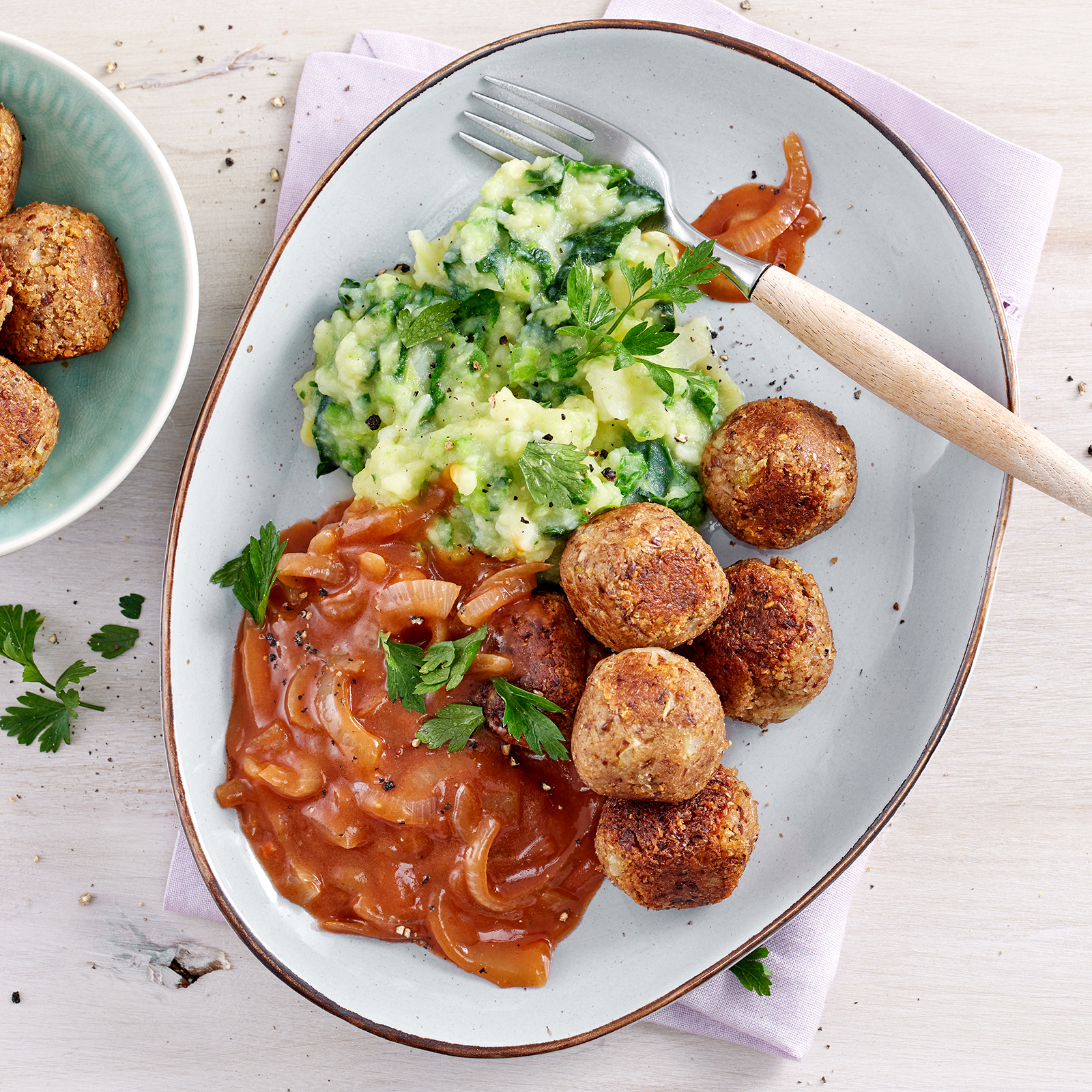 1 25 Gruenkern Koettbullar Mit Stampf 1600x1600px