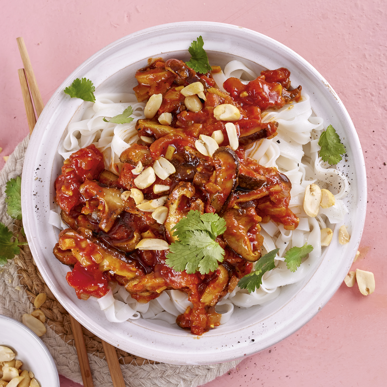 1 25 Reisbandnudeln Mit Tomaten Pilz Sosse 1600x1600px