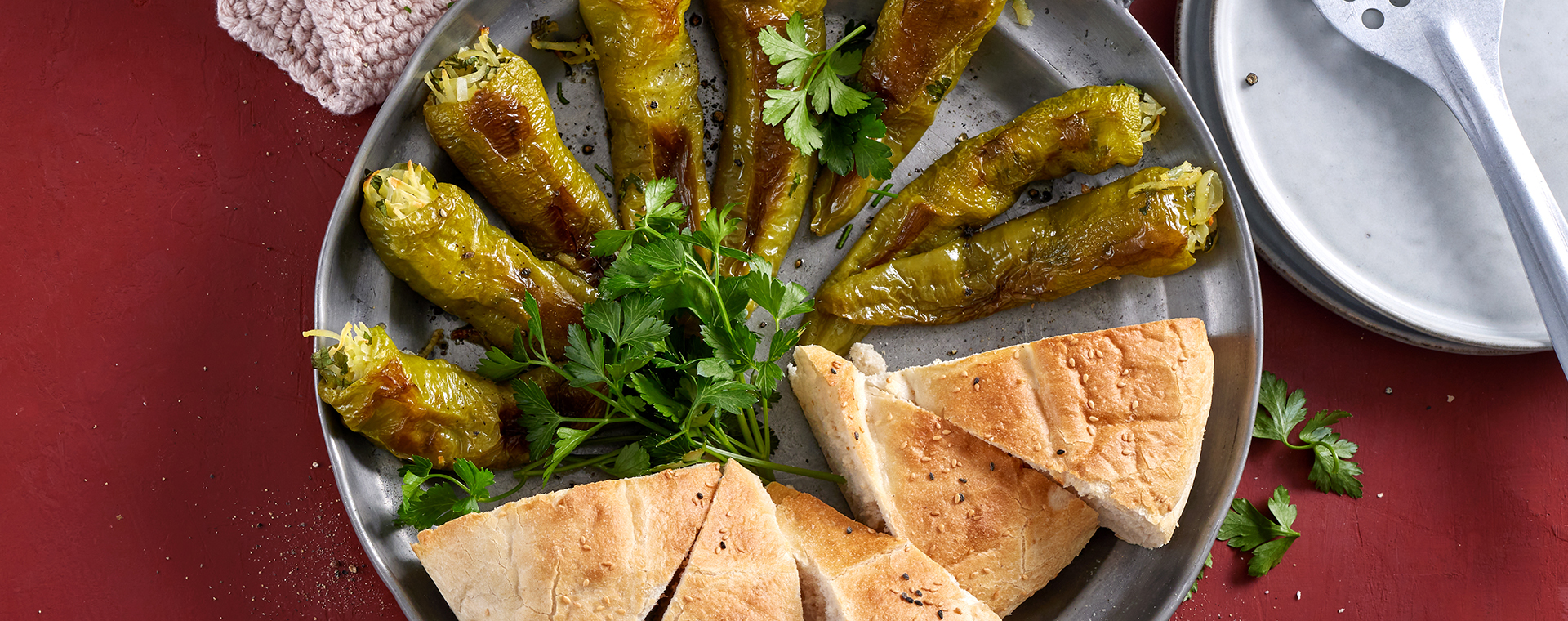 1 25 Spitzpaprika Mit Kartoffelfuellung Und Sauerkrautsalat 1920x760px