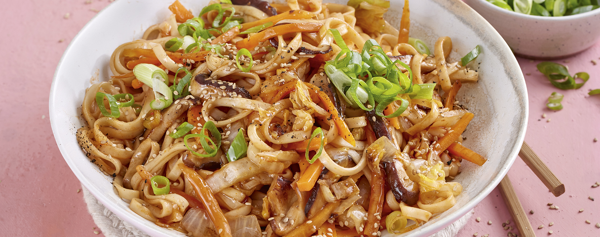 1 25 Udonnudel Wok Mit Shiitakepilzen 1920x760px