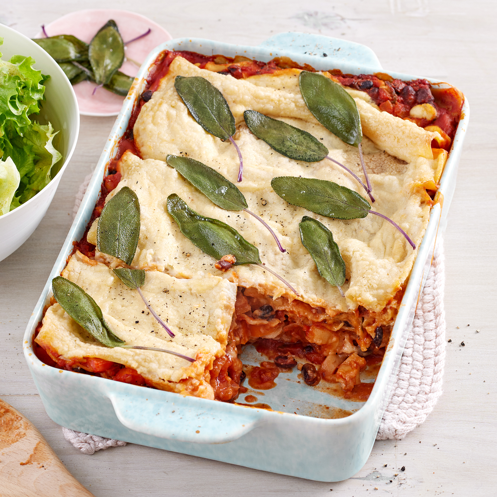 1 25 Wurzelgemuese Lasagne Mit Mandelbechamel 1600x1600px