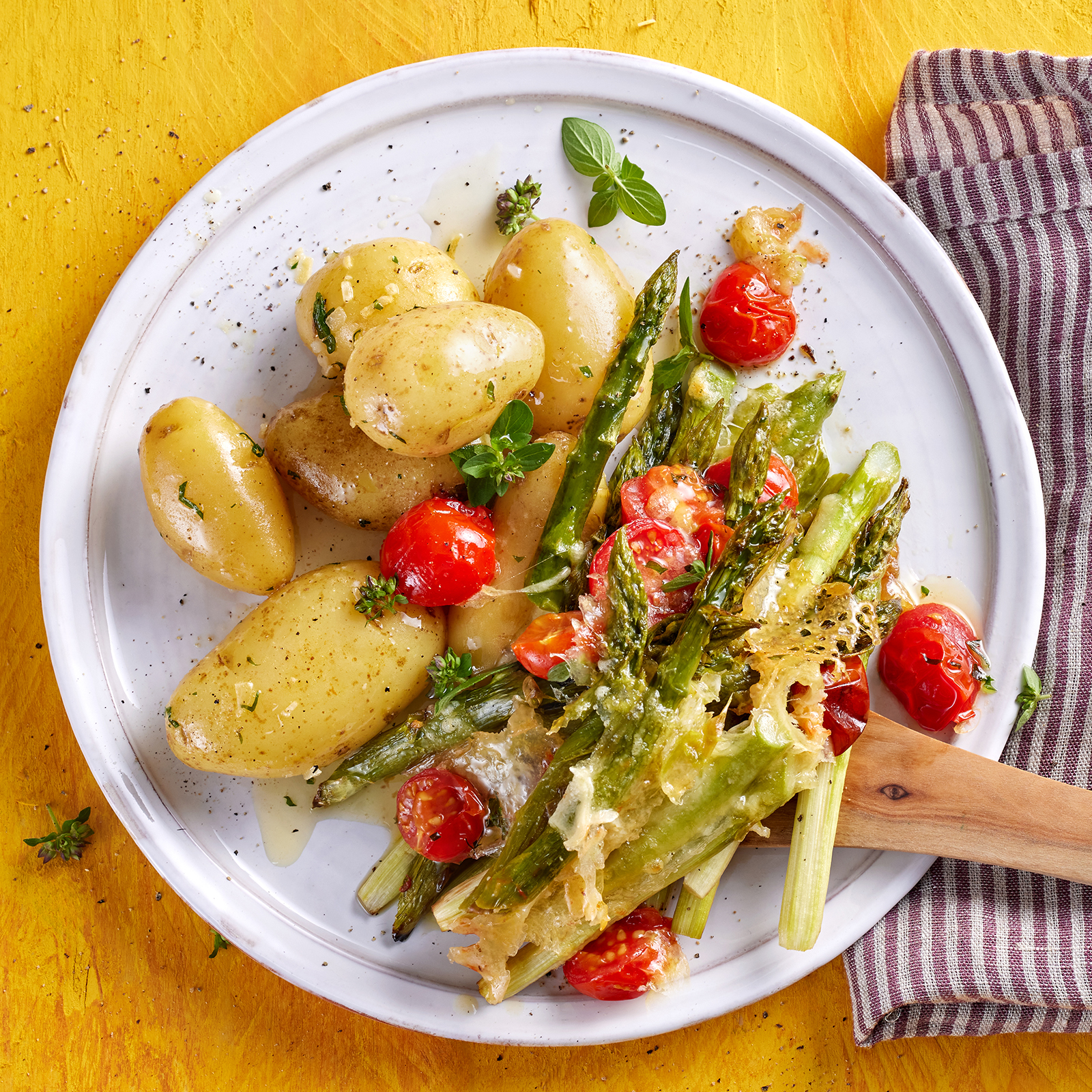 3 25 Gratinierter Gruener Spargel Mit Tomaten 1600x1600px