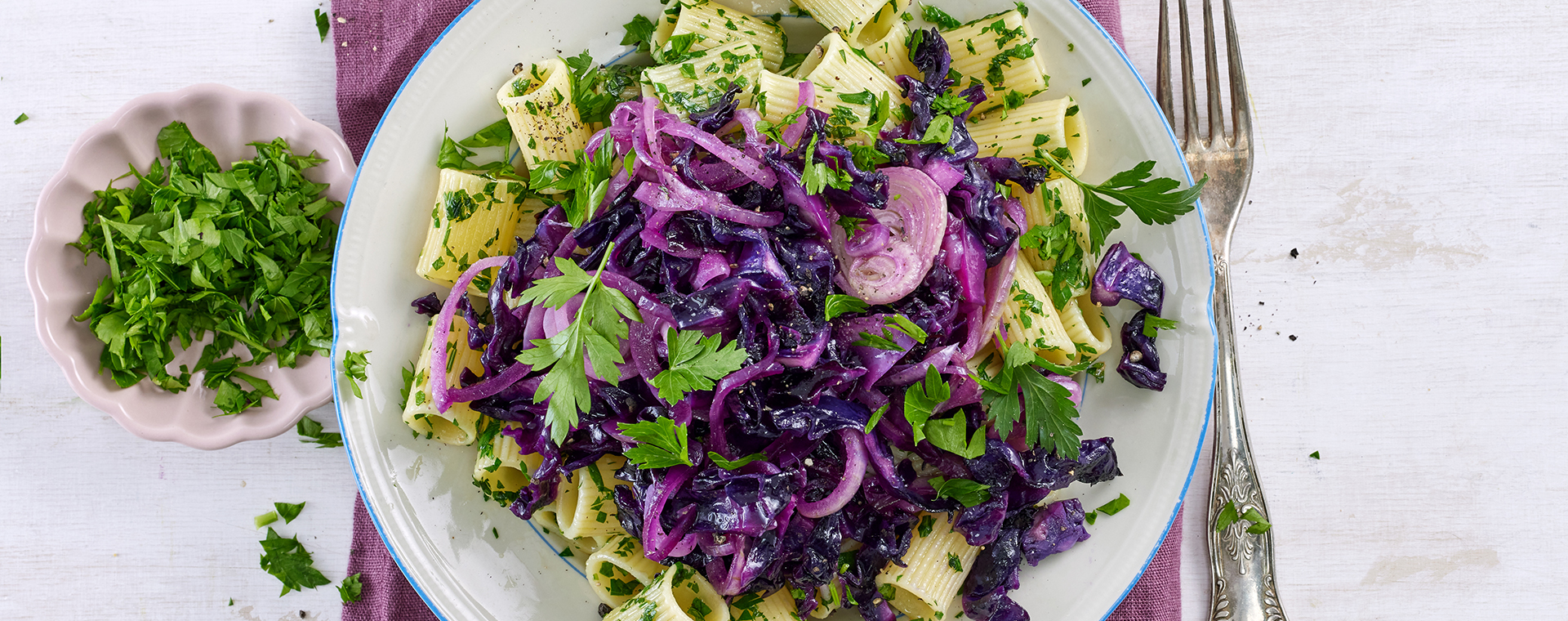 5 25 Petersiliennudeln Mit Gebackenem Rotkohl 1920x760px