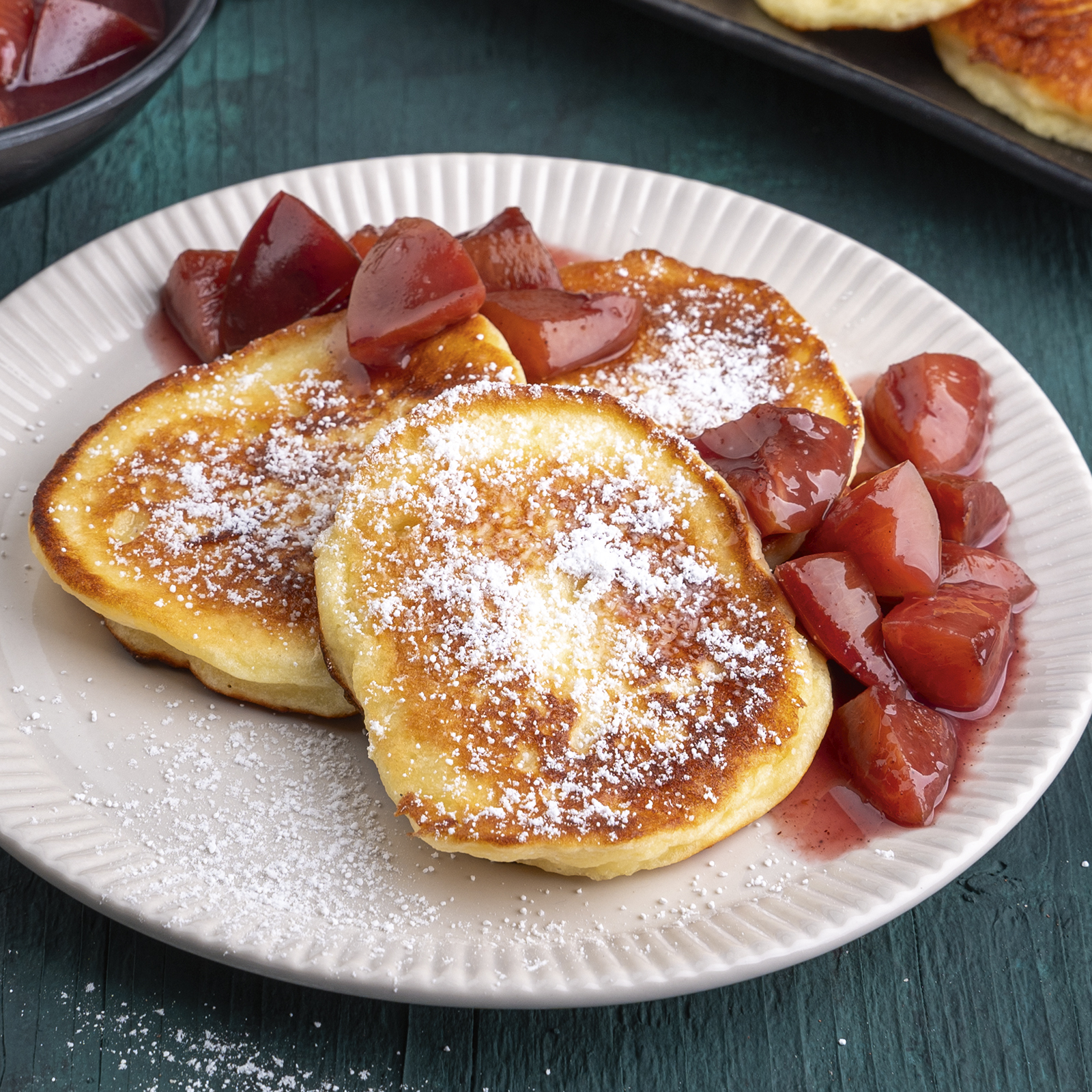 5 25 Vegane Pfannkuechlein Mit Zwetschgen Rotwein Kompott 1600x1600px