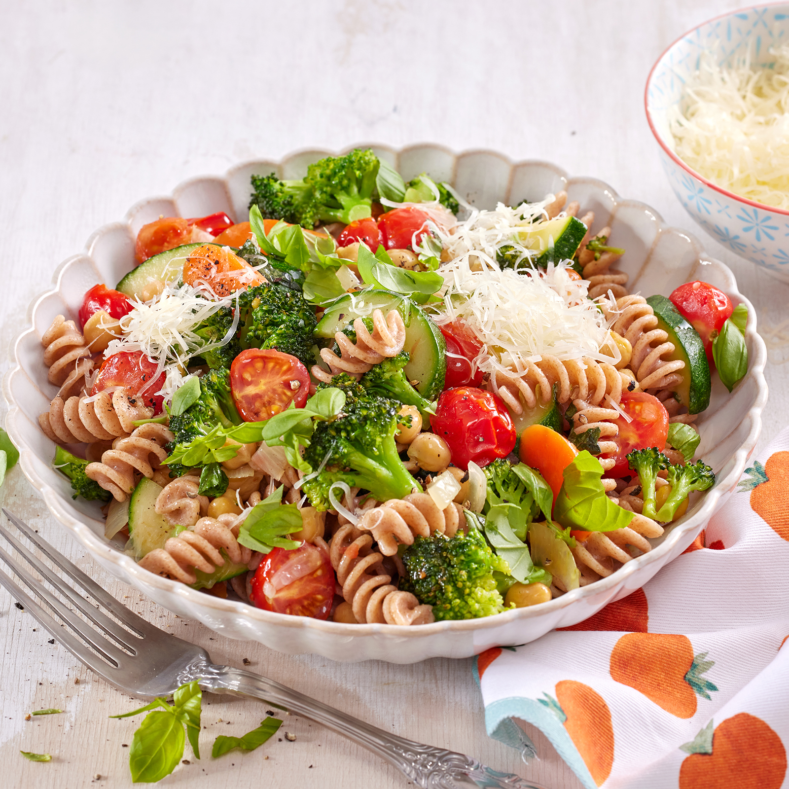 4 25 Bunte Gemuesepfanne Mit Nudeln 1600x1600px