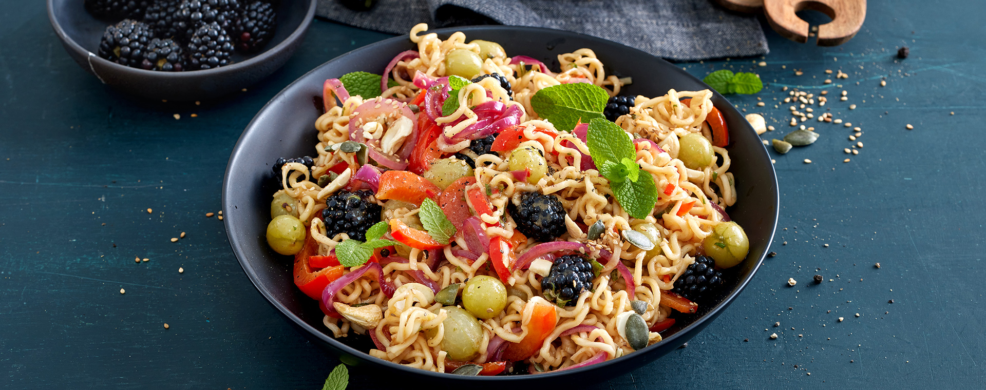 4 25 Nudelsalat Mit Sommerbeeren 1920x760px