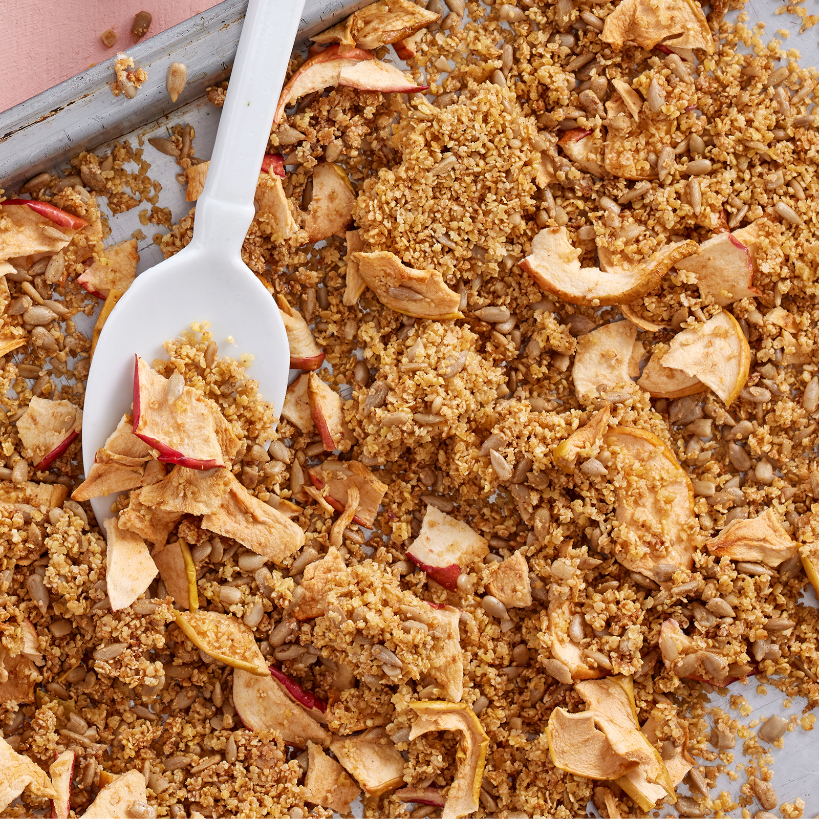 6 25 Hirse Apfel Granola 1600x1600px