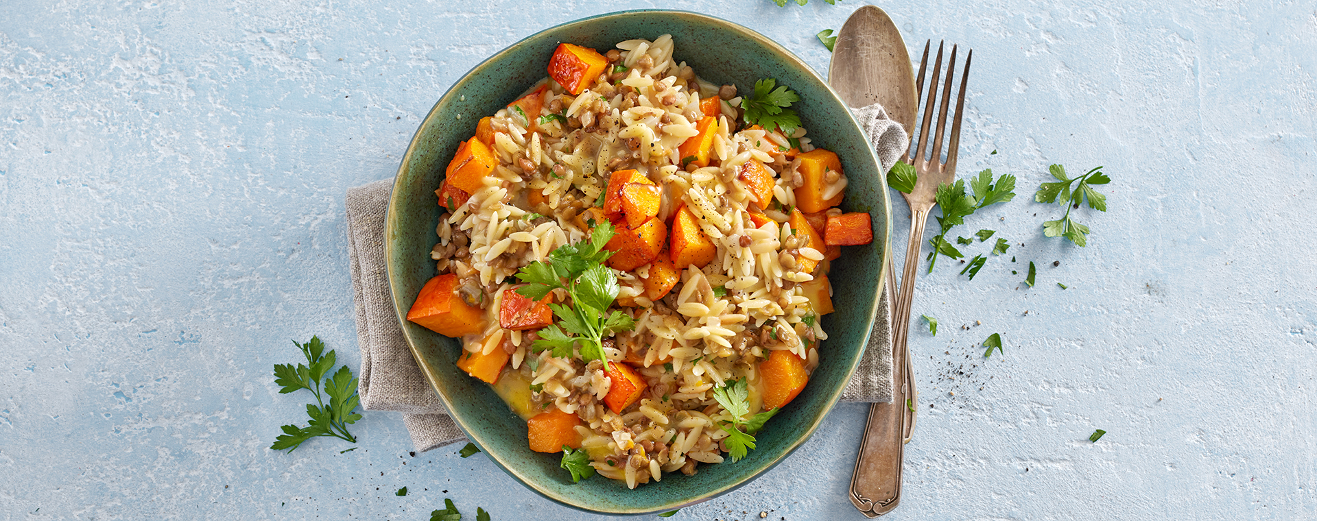 6 25 Kuerbis Linsen Nudelsotto Mit Raclettekaese 1920x760px