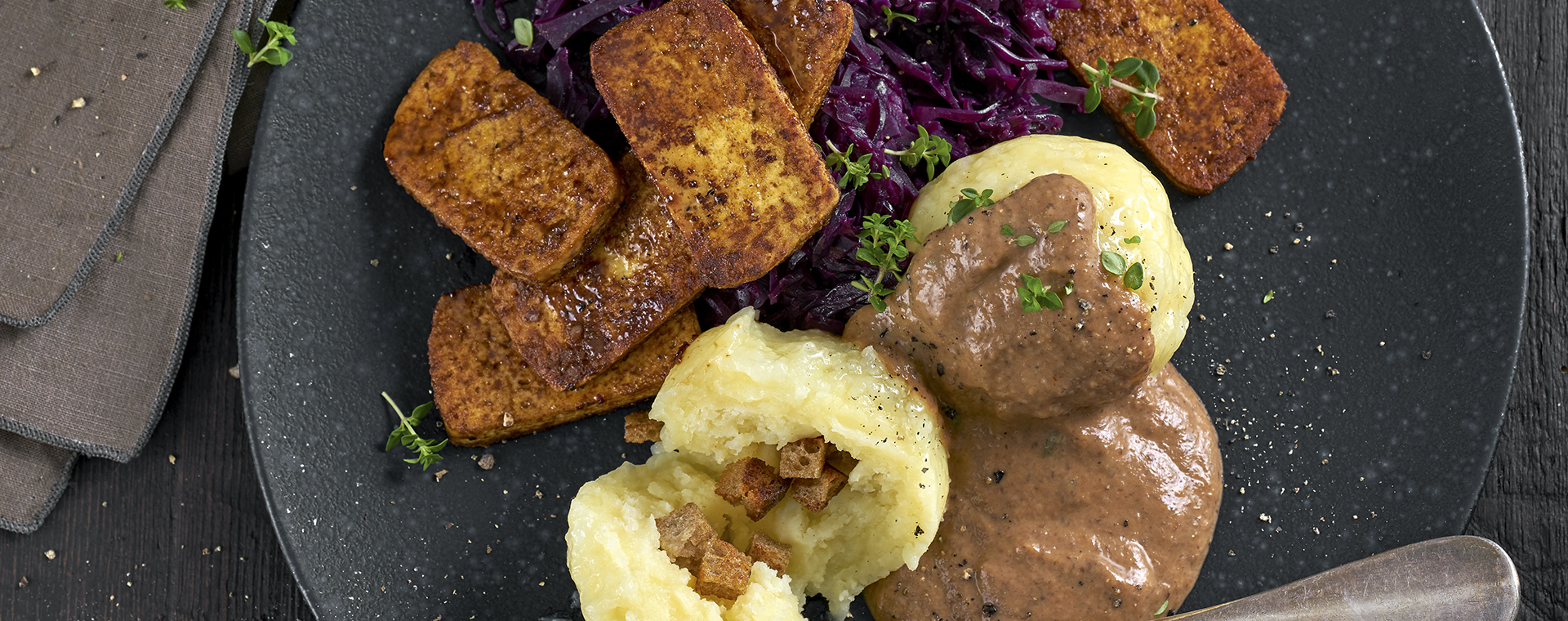 SH Kartoffeln Kartoffelkloesse Mit Blaukraut 1920x760px