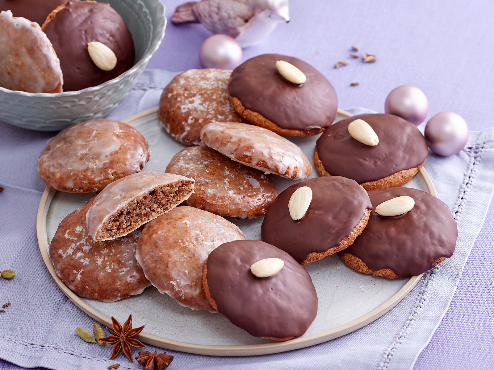 Themen Plaetzchen 6 24 Elisenlebkuchen 1600x1200px